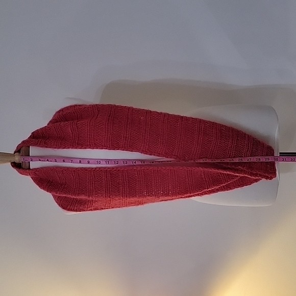 NWT Pink Knit Infinty Scarf - Picture 4 of 8